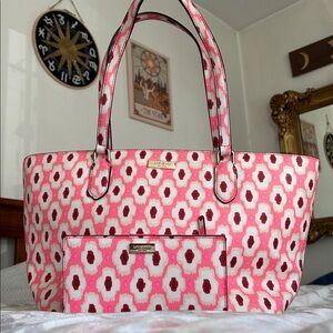 Kate Spade 🩷 Laurel Way tote and wallet combo in pink and white geometric